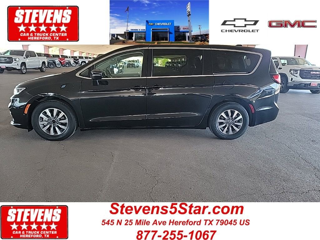 2023 Chrysler Pacifica Hybrid Touring L Hybrid's photo