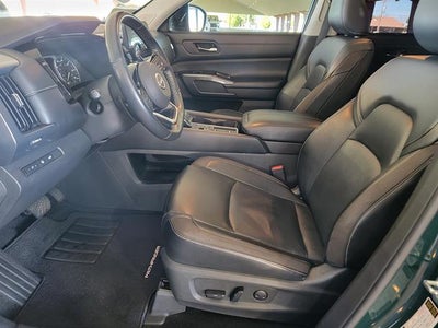 2022 Nissan Pathfinder SL